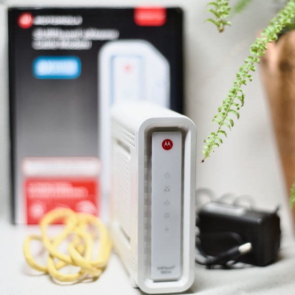 Motorola Arris SURFboard SB6141 8x4 DOCSIS 3.0 Cable Modem - Picture 5 of 6